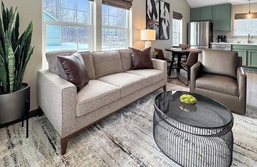 Palmer House | Upscale 2bd Getaway w/WiFi, Laundry, Full Kitchen!