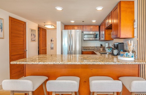 Waikiki Condo | Upscale 2BR/2BA Ocean View in Waikiki + Parking!