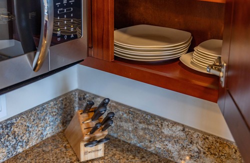 Waikiki Condo | Upscale 2BR/2BA Ocean View in Waikiki + Parking!