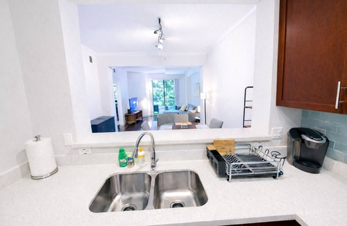 Westwood Apartment | Upscale 2BR/2BA Wilshire Corridor 30+ Nights Pool, Concierge & Fast WiFi