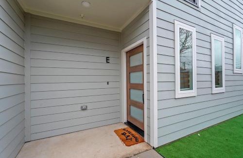 Dallas House | Upscale 2BR Hideaway, Ensuite Bliss, Pet-Friendly