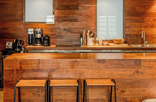 Notting Dale Apartment | Upscale 2BR Maisonette with Views in Notting Hill