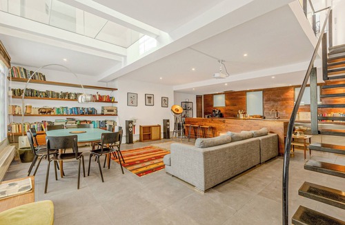 Notting Dale Apartment | Upscale 2BR Maisonette with Views in Notting Hill