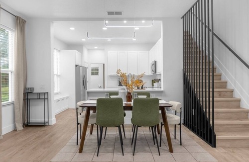 Casselberry House | Upscale 3/2 Townhome | King Bed | Patio | Wifi