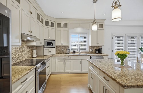 Welland House | Upscale 3 Bedroom Welland Retreat with Parking