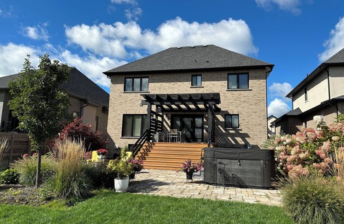 Welland House | Upscale 3 Bedroom Welland Retreat with Parking
