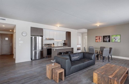 Laval Apartment | Upscale 3BR Apt: BBQ Area & Lovely Skyline Views