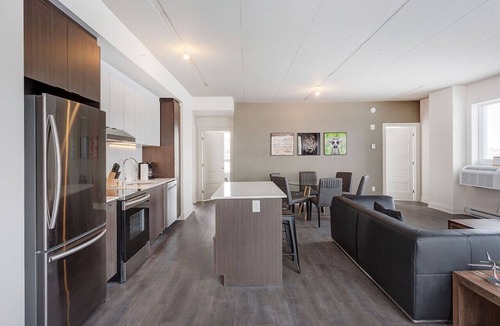 Laval Apartment | Upscale 3BR Apt: BBQ Area & Lovely Skyline Views