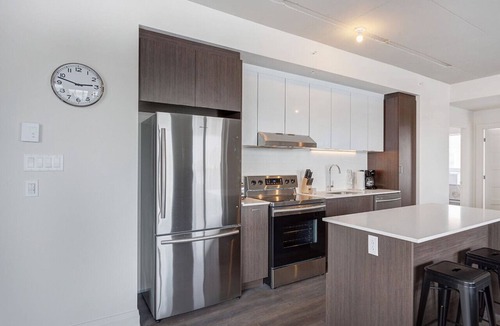 Laval Apartment | Upscale 3BR Apt: BBQ Area & Lovely Skyline Views