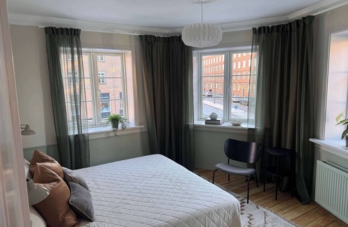 Valby Apartment | Upscale 3BR Apt Summa