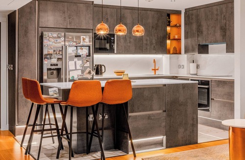 Sands End Apartment | Upscale 3BR Apt w balcony, 3min railway station