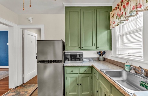 North Buffalo Apartment | Upscale 3BR Retreat – Quiet North Buffalo Location