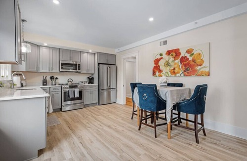 Worcester Condo | Upscale 4 Bedroom Condo w King Bed Suite