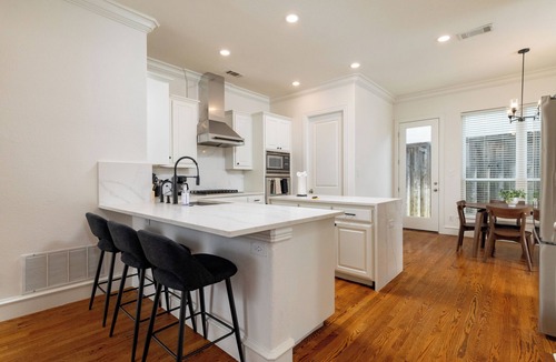 Knox - Henderson House | Upscale 4BR Retreat Sleeps 8 World Cup Getaway