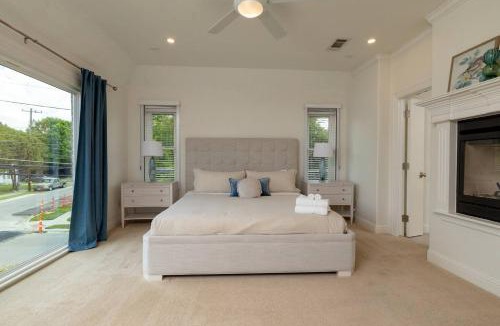Knox - Henderson House | Upscale 4BR Retreat Sleeps 8 | World Cup Getaway