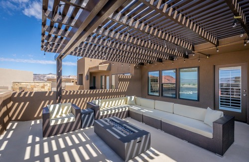 St. George Villa | Upscale 4BR Sleeps 20 - 4 King Suites & Fire Pit
