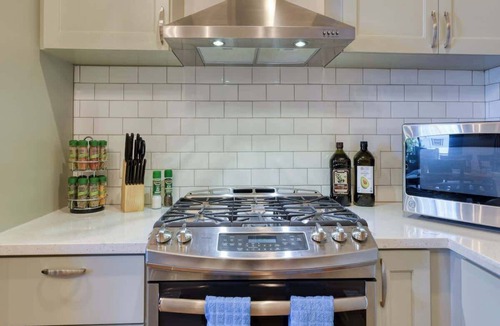 Tobin Hill Condo | Upscale 4BR Town Home, Steps to Pearl/Riverwalk