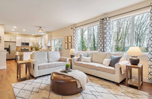 Mountlake Terrace House | Upscale 4BR Upper Unit with Fireplace & Greenbelt Views