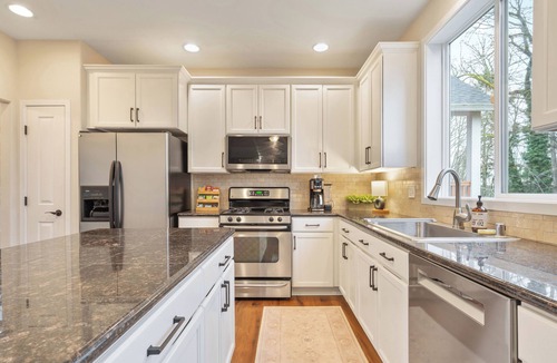 Mountlake Terrace House | Upscale 4BR Upper Unit with Fireplace & Greenbelt Views