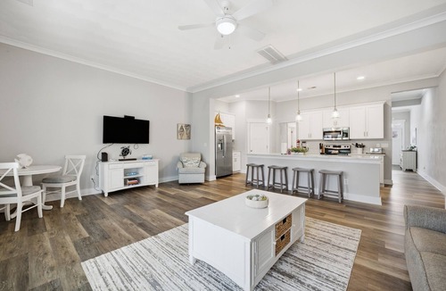Northeast Virginia Beach House | Upscale 4BR ViBe Home – Perfect for Guests with Small Dogs