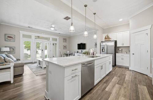 Northeast Virginia Beach House | Upscale 4BR ViBe Home – Perfect for Guests with Small Dogs