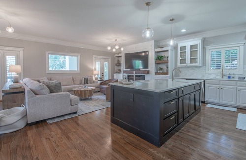 Athens House | Upscale 4BR Walk to Stadium and Downtownn