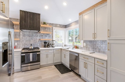 Oak Park House | Upscale 5BR/3BA w/Jacuzzi