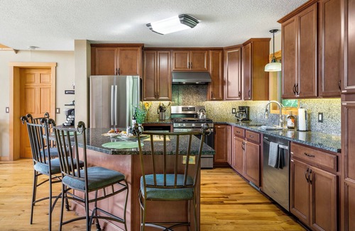 The Galena Territory Cabin | Upscale 5King Bed 5Bath Views Theater HotTub Fire Pit Pets Luxe Amenities