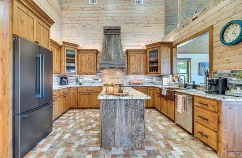 Eufaula House | Upscale A-Frame Escape w/Lake Access in Quinton!