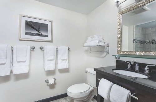 Lower Nob Hill Hotel | Upscale and located in Down Town San Fran close to Alcatraz and Golden Gate Bridge