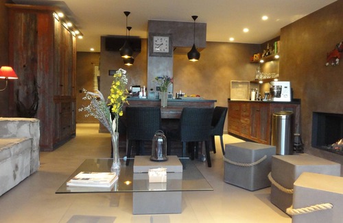 Hyeres Apartment | Upscale apartment in a quiet location, accessible for disabled people