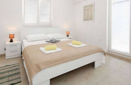 Mimice Apartment | Upscale apartment with swimming pool and sea views