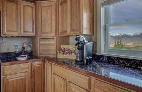 Salmon Apartment | Upscale Apartment with Panoramic Views