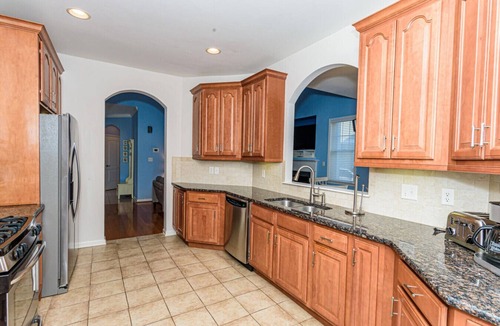 Sun Ridge House | Upscale Bayside Home – 4 Bedroom | Sleeps 14!