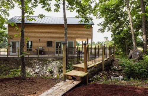 Columbia Cabin | Upscale Cabin w/Lake Resort Amenities