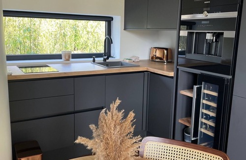Montcresson Cottage | Upscale canal-side lodge with private Nordic bath, 1h15 from Paris
