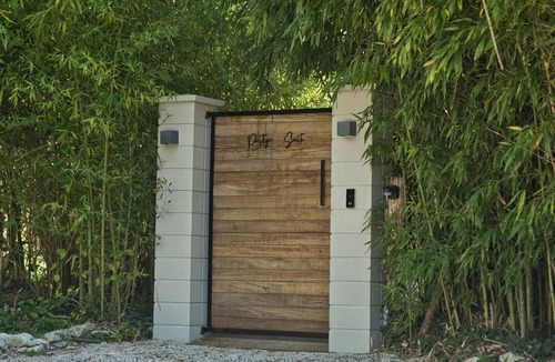 Montcresson Cottage | Upscale canal-side lodge with private Nordic bath, 1h15 from Paris
