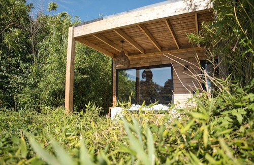 Montcresson Cottage | Upscale canal-side lodge with private Nordic bath, 1h15 from Paris