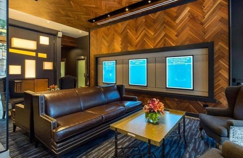 Streeterville Hotel | Upscale City Center Stay | Prime Locale | City Views | Pets Allowed