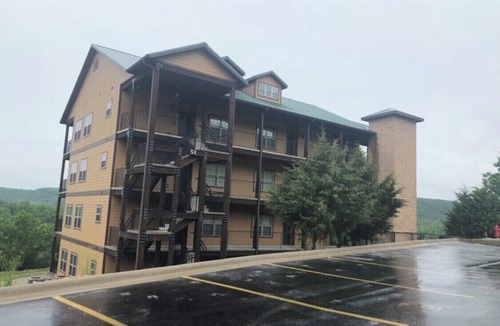 Indian Point Condo | Upscale Condo closest to SILVER DOLLAR CITY, TABLE ROCK LAKE & BRANSON GOLF