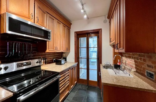 Saint-Jean-Baptiste Apartment | Upscale Condo in Saint-Jean-Baptiste