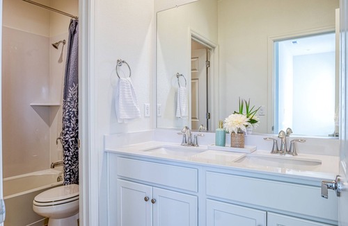 Tracy House | Upscale Corporate Housing for Business Comfort