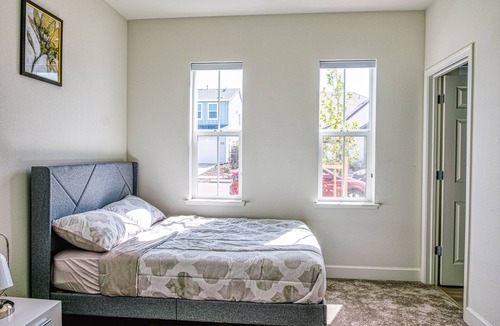 Tracy House | Upscale Corporate Housing for Business Comfort