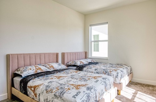 Tracy House | Upscale Corporate Housing for Business Comfort