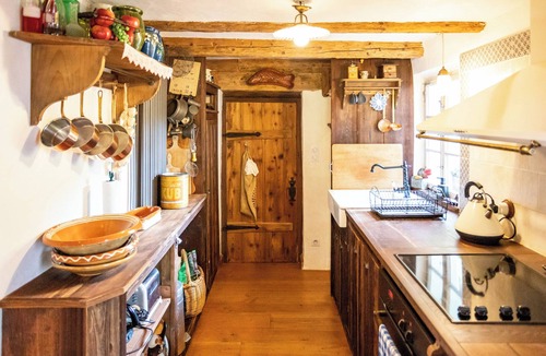 Robertsau Cottage | Upscale cottage in Strasbourg with private parking