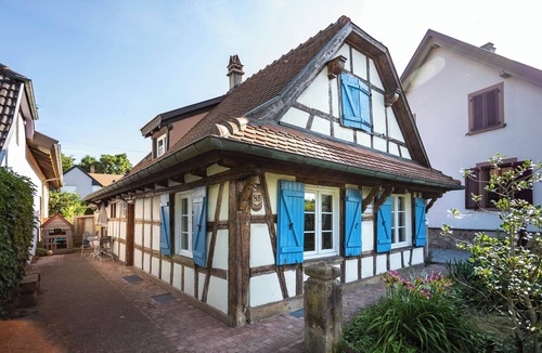 Robertsau Cottage | Upscale cottage in Strasbourg with private parking