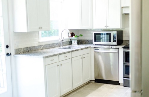 Powhatan House | Upscale Country Cottage on 22 acres and a Pond