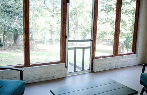 Powhatan House | Upscale Country Cottage on 22 acres and a Pond