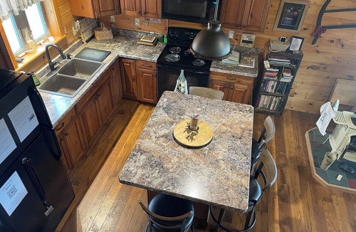 Dalton Cabin | Upscale Cozy Cabin in the Woods, LETCHWORTH, Stony Brook Parks, Wineries