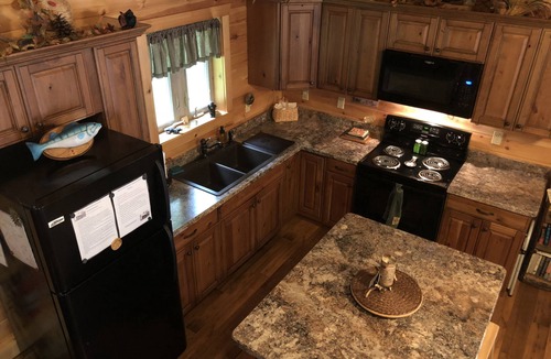 Dalton Cabin | Upscale Cozy Cabin in the Woods, LETCHWORTH, Stony Brook Parks, Wineries